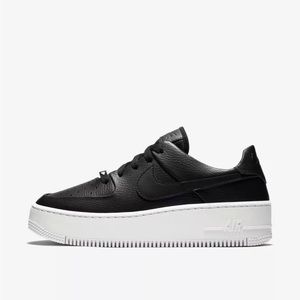 Nike Women’s Air Force 1 - Platform Sage Low